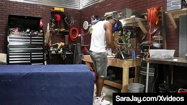 PAWG Milf Queen, Sara Jay, has to open sesame for a big black cock mechanic to pay for her car repair in this greasy dirty auto shop fuck clip ! Full Video & Sara Jay Live Enerji Klibi'ni göster