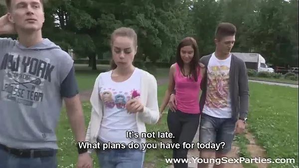 Zobraziť Young Sex Parties - Teens Rita Milan, Foxy having a home fucking party energetických klipov