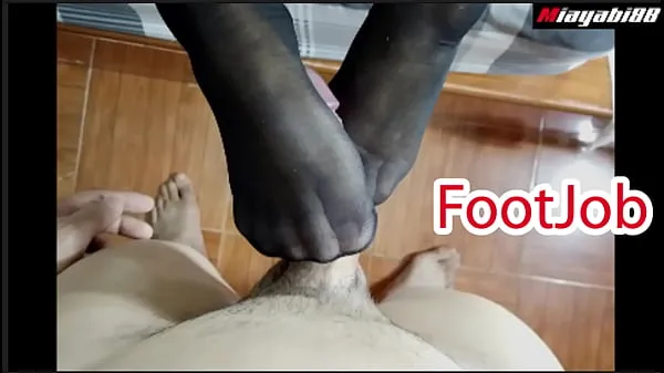 Показать Тайская пара занимается сексом ступнями в чулках Дрочите мужа ногами, пока он не кончитэнергетические клипы